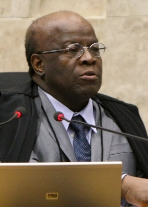 O presidente do STF (Supremo Tribunal Federal), Joaquim Barbosa, preside sessão de julgamento no tribunal nesta quarta-feira (11) - Joel Rodrigues -11.jun.2014/Folhapress