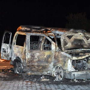 12.jun.2014 - Uma van pertencente ao líder rebelde Denis Pushilin explodiu em Donetsk, na Ucrânia - Alexander Khudoteply