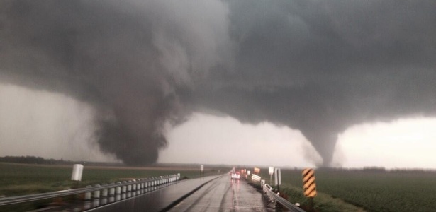 Dois grandes tornados atingiram a região de Nebraska, nos Estados Unidos, nesta segunda - Reprodução/@StormCoker