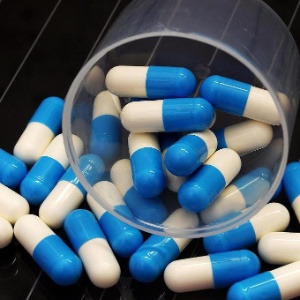 O número de superbactérias resistentes aos antibióticos comuns não para de crescer - Shutterstock