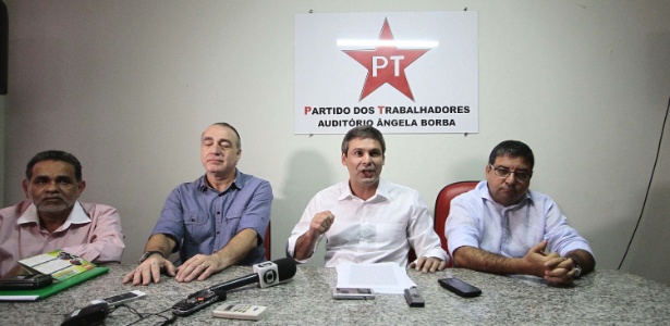 O senador Lindbergh Farias (centro) será o candidato do PT ao governo do Estado do Rio de Janeiro - Ale Silva/Estadão Conteúdo