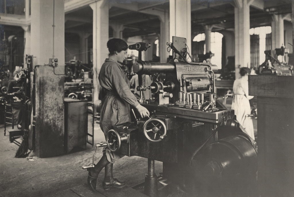 Resultado de imagem para imagens de fabricas de carvao antes da segunda guerra