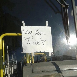 Cartaz colado por motorista em ônibus de Jaguariúna (SP) - Reprodução/Facebook