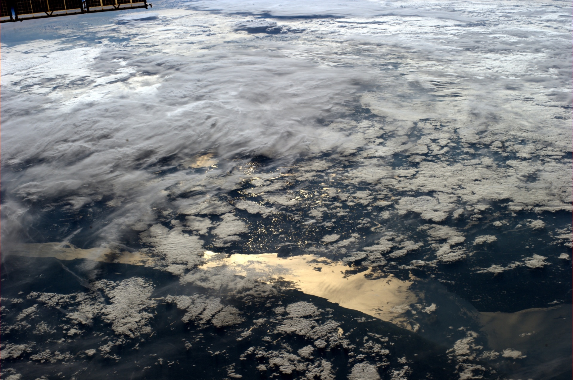 1º.jul.2014 - CANADÁ VISTO DO ESPAÇO - Em comemoração ao Dia do Canadá, o astronauta da ESA Alexander Gerst enviou uma foto do país tirada da Estação Espacial Internacional, junto com uma mensagem: "O Canadá é lindo! Feliz Dia do Canadá!" - Divulgação/ ESA
