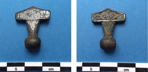 Amuleto da era Viking com inscrição que diz: "Isto é um martelo" - National Museum of Denmark