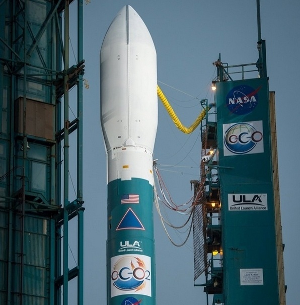 1º.jul.2014 - Um problema no fluxo de água obrigou a Nasa a adiar o lançamento de um satélite para medir os níveis de dióxido de carbono na atmosfera, o gás com maior incidência no aquecimento global. O satélite, denominado Orbiting Carbon Observatory-2 (OCO-2), deveria ser lançado às 9h56 GMT (6H56 de Brasília) da Base Vandenberg da Força Aérea, na Califórnia. Mas a operação foi interrompida 46 segundos antes do lançamento por um problema com o fluxo de água do foguete, segundo a Nasa - NASA/ Bill Ingalls