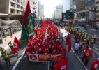 Ato reúne centenas de manifestantes e fecha Paulista - Dário Oliveira/Código19/Ag. O Globo