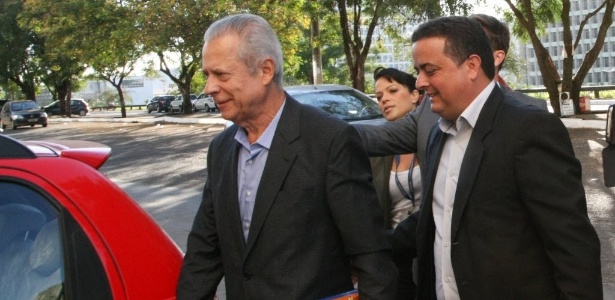 O ex- ministro José Dirceu ao chegar para seu primeiro dia de trabalho em escritório em Brasília - Joel Rodrigues - 3.jul.2014/Folhapress
