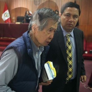 O ex-presidente peruano Alberto Fujimori durante audiência em Lima em julho de 2014 - Paolo Aguilar /EFE