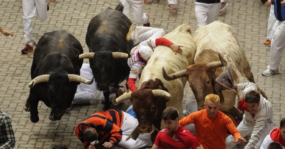 Corrida de touros tradicional na Espanha deixa seis feridos e lota as ruas  de cidade