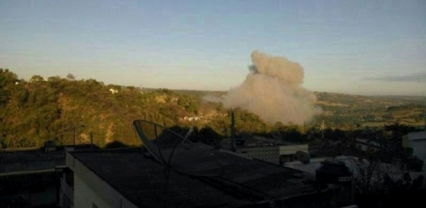 Explosão em fábrica de fogos de artifício em Santo Antônio do Monte (MG) deixou um morto - Foto enviado por leitor/"Jornal Cidade"