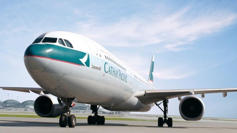Comissários, pilotos e outros funcionários da Cathay Pacific Airways viveram o equivalente a 200 anos em isolamento por causa da covid-19 - Divulgação