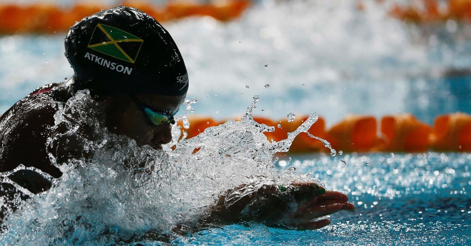24.jul.2014 - Nadadora Alia Atkinson, da Jamaica, nada os 50 metros peito durante os Jogos da Commonwealth de 2014 em Glasgow, Escócia