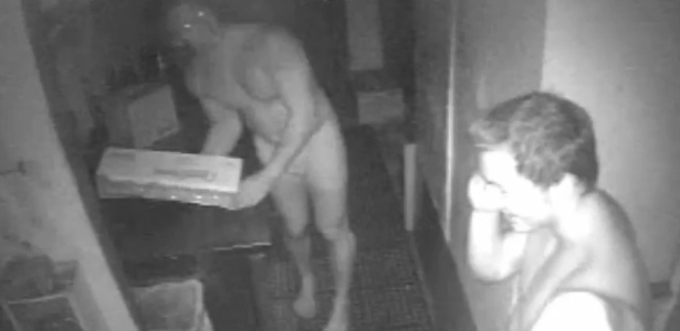 Jovens nus foram flagrados roubando lanchonete em Bonita Springs, na Flórida - Reprodução