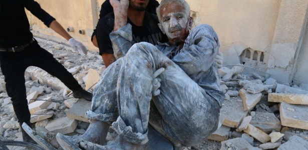 Ataques têm sido rotineiros e cidadãos têm aprendido a conviver com eles na Síria - Zein Al- Rifai/AFP