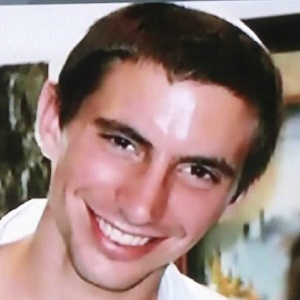O segundo-tenente Hadar Goldin, 23, foi capturado e arrastado para um túnel durante ação israelense para destruir um túnel em Gaza - EFE