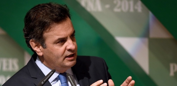 O senador Aécio Neves, candidato do PSDB à Presidência da República, participa de uma sabatina na CNA (Confederação da Agricultura e Pecuária do Brasil)
