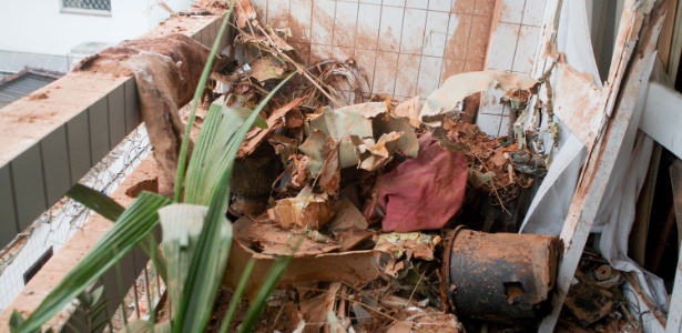 Casas são atingidas por destroços do avião que caiu em Santos, no litoral de São Paulo