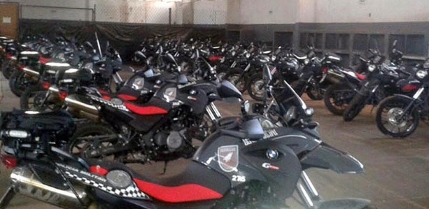 42 motos BMW da polícia estão paradas em Natal aguardando manutenção -  16/08/2014 - UOL Notícias