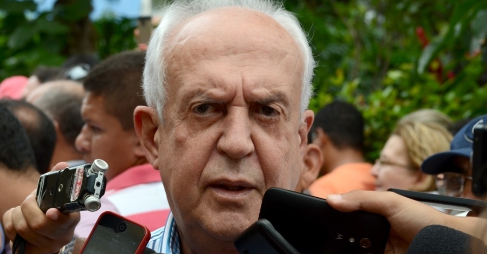 18.ago.2014 - O senador Jarbas Vasconcelos, do PMDB, disse que vai apoiar Marina Silva (PSB), na disputa presidencial, e que não haverá problema com o seu partido