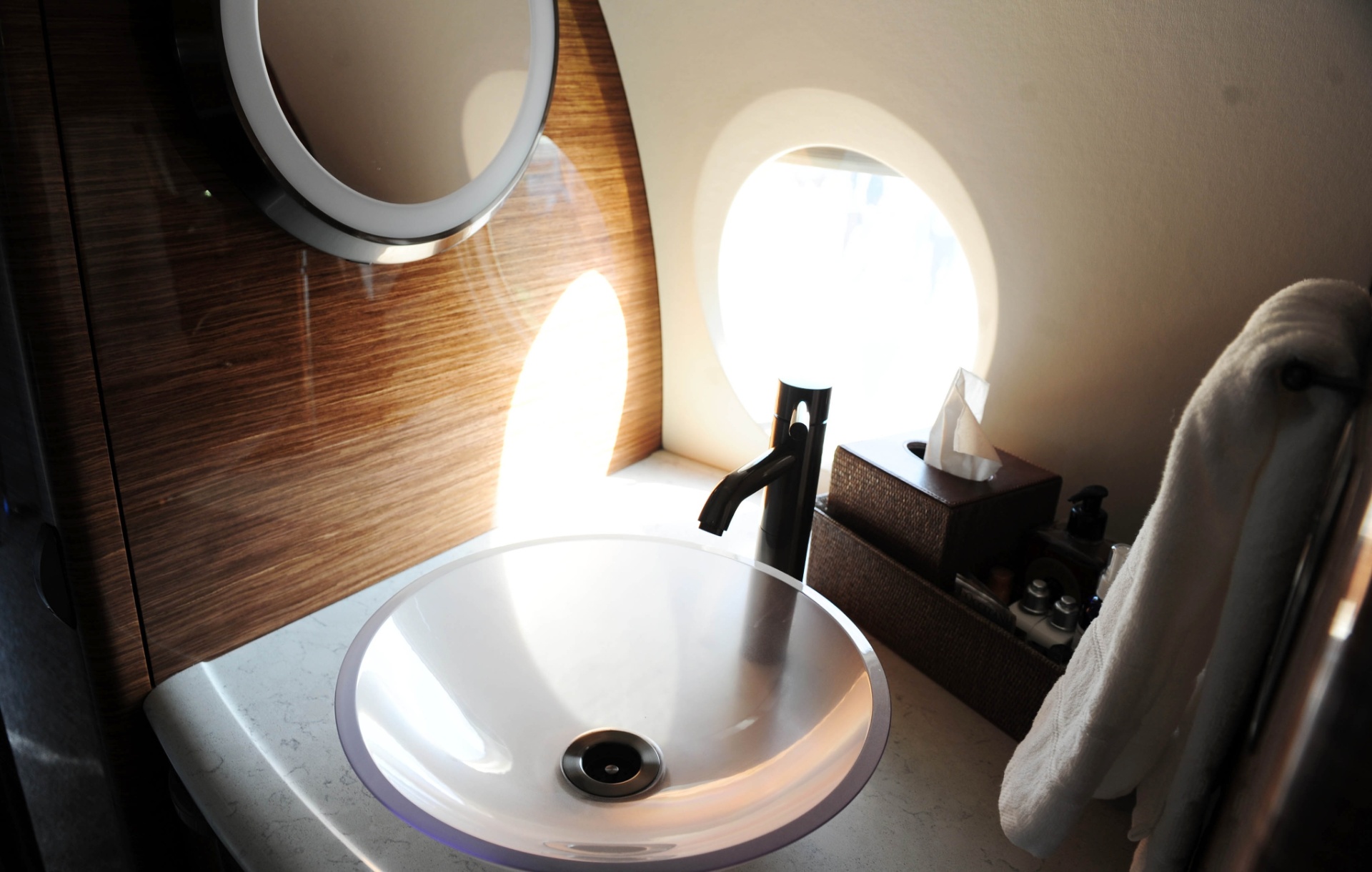 Detalhe de banheiro do novo G650 ER, da Gulfstream. O jato obteve em 2014 a certificação da Federal Aviation Administration (FAA), agência que regulamenta a aviação civil nos Estados Unidos. Ele deve entrar em operação no ano que vem - Junior Lago/UOL