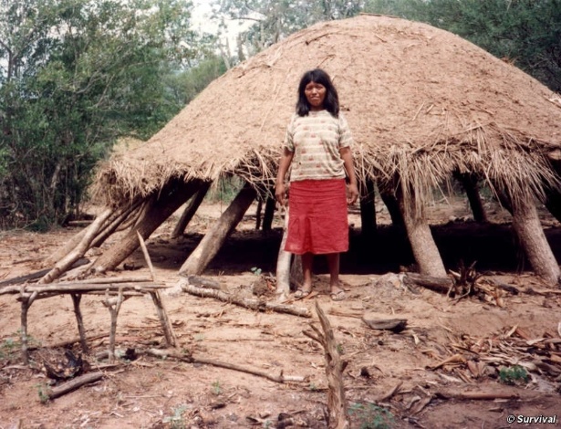 Membro da tribo dos ayoreo totobiegosode, único povo original do Paraguai que ainda tem membros não contatados - Divulgação/Survival