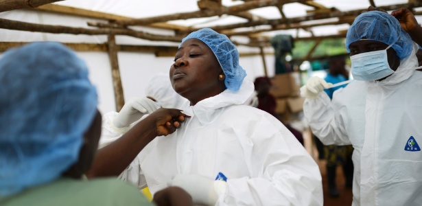 Josephine Sellu é vice-chefe de enfermagem de um hospital público de Serra Leoa - Samuel Aranda/The New York Times