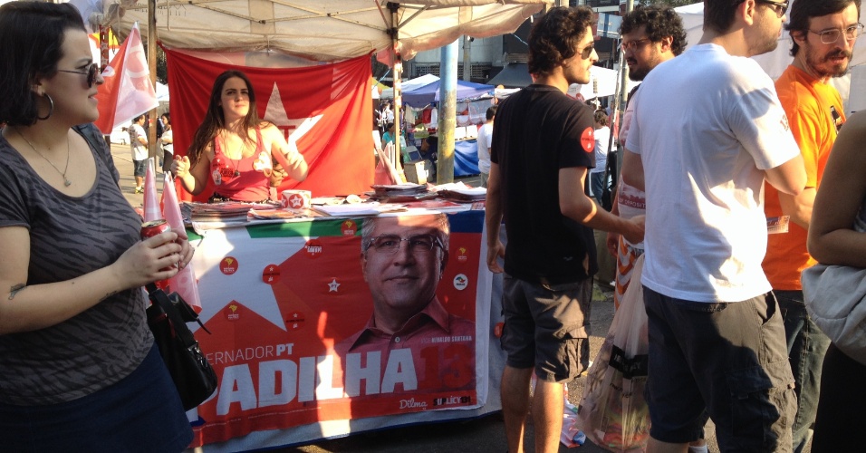 Barraca do PT (Partido dos Trabalhadores) na Feira da Vila Madalena, no último dia 24