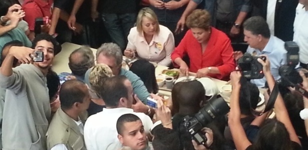A presidente e almoça com Garotinho em restaurante popular no Rio de Janeiro