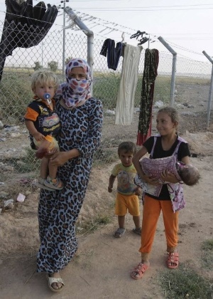 Civis buscam abrigo em campo de refugiados após fugirem do avanço dos jihadistas do Estado Islâmico no Iraque - Youssef Boudlal/Reuters