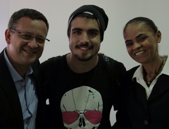 A chapa do PSB com Beto Albuquerque e Marina Silva tem o apoio do ator Caio Castro (centro), que até posou para foto com eles