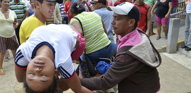 As autoridades colombianas de saúde estão analisando o que teria causado o desmaio de mais de 200 meninas na cidade de El Carmen de Bolivar. Desde o dia 21 de março, meninas desmaiam sem causa aparente e são levadas ao Hospital Nuestra Señora del Carmen, que não conseguiu apontar uma causa - BBC/El Heraldo