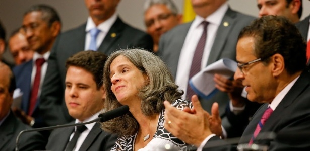 Em sessão solene na Câmara em homenagem a Eduardo Campos, a viúva Renata Campos agradeceu a "força e o carinho"