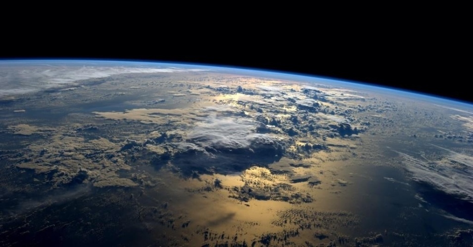 2.set.2014 - O astronauta Reid Wiseman publicou esta foto da Terra da ISS (Estação Espacial Internacional). 