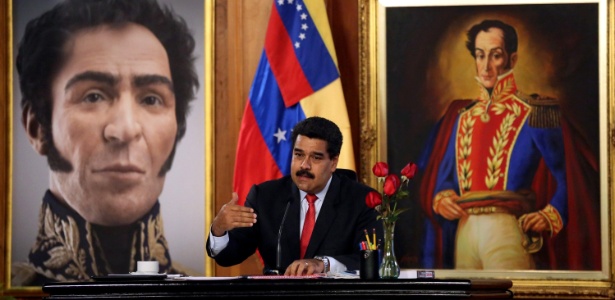 2.set.2014 - O presidente venezuelano, Nicolás Maduro, participa de pronunciamento em cadeia nacional de rádio e televisão, no Palácio Miraflores, em Caracas - Palácio Presidencial da Venezuela/ANV/Xinhua