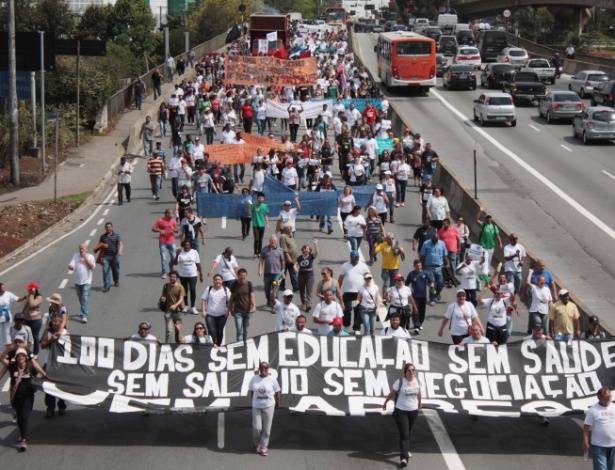 3.set.2014 - Grevistas da USP fazem passeata da universidade até a avenida Paulista  - Luiz Claudio Barbosa/Futura Press/Estadão Conteúdo 