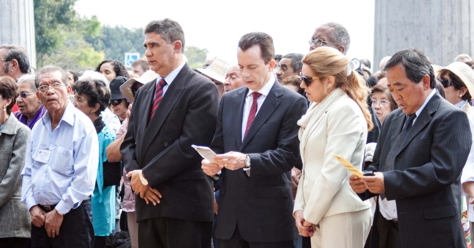 2.set..2012 - O candidato à prefeitura de São Paulo, Celso Russomanno (PRB) participa de culto durante reunião na Igreja Messiânica Solo Sagrado