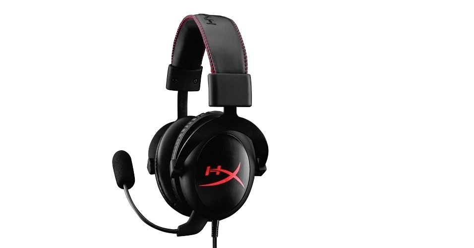 9.set.2014 - O Cloud é o primeiro headset da HyperX, conhecida por colocar no mercado memórias para eletrônicos. O fone de ouvido possui os falantes e a haste revestidos em couro sintético. De acordo com a fabricante, esse material usa a tecnologia memory foam, que adapta a espuma ao formato das orelhas e da cabeça de cada usuário. Preço sugerido: R$ 400