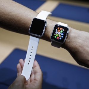 Segundo jornal norte-americano, Apple começou a encomendar relógios Apple Watch em fornecedor de Taiwan - Monica Davey/EFE