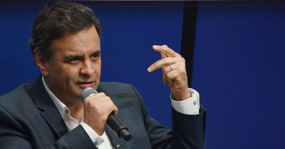 10.set.2014 - Candidato do PSDB à Presidência da República, Aécio Neves concede entrevista ao jornal 