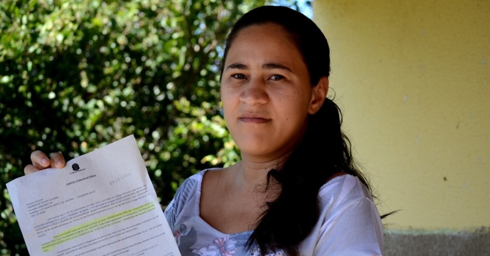 11.set.2014 - A dona de casa Andréa de Souza Oliveira, 29, foi chefe de seção na eleição passada e afirma que a biometria deixou a votação mais rápida