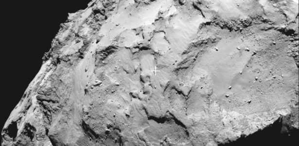 A sonda Rosetta já possui um alvo para pouso no cometa 67P/Churyumov-Gerasimenko. Trata-se do ponto J (marcado com uma cruz na imagem) - ESA/Rosetta