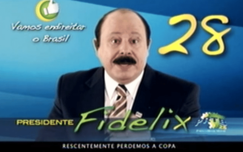 Propaganda de Levy Fidelix (PRTB), candidato à Presidência, 26 de agosto: "'Rescentemente' perdemos a Copa". O correto é 'recentemente'