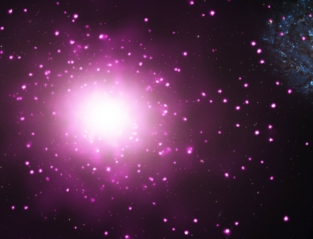 Cientistas podem ter encontrado a galáxia mais densa no universo próximo. Conhecida como M60-UCD1, ela está localizada próximo a uma galáxia elíptica NGC 4649, também chamada M60, cerca de 54 milhões de anos-luz da Terra - Divulgação/NASA