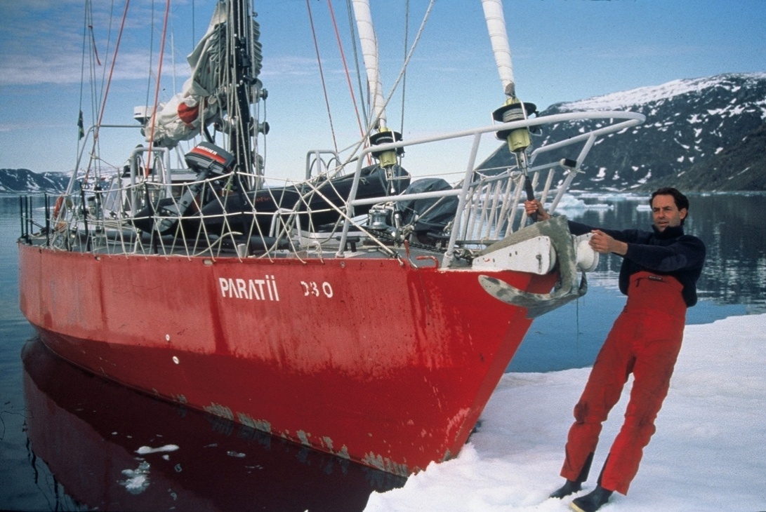 18.set.2014 - Da travessia até agora, Amyr Klink já fez inúmeras viagens, incluindo 15 idas à Antártida. Lá ele fez contato com muitos dos cientistas que pesquisam sobre os impactos das mudanças climáticas sobre o planeta, o que inclui escassez de água, contribuindo para fazer dele um dos defensores das causas ambientais - Arquivo Pessoal