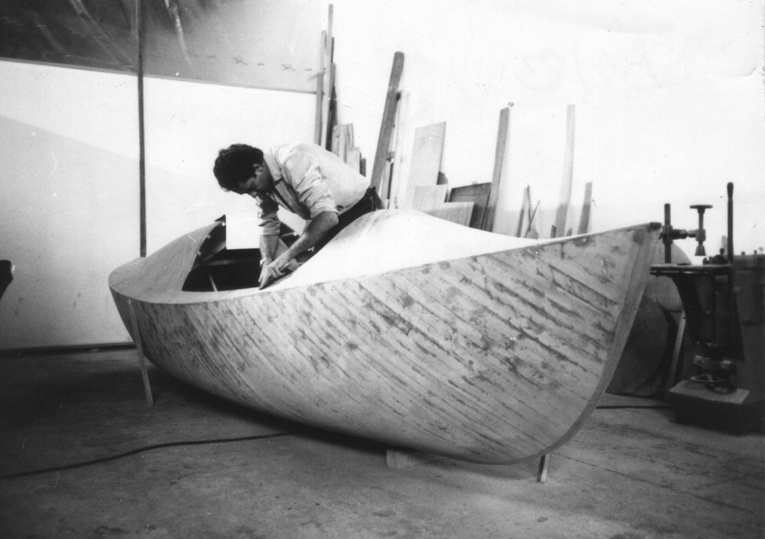 18.set.2014 - Há 30 anos, o navegador Amyr Klink realizava uma proeza que o tornaria uma referência nacional e figura mundialmente conhecida: a travessia do oceano Atlântico Sul, da África ao Brasil, em um barco a remo - Arquivo Pessoal