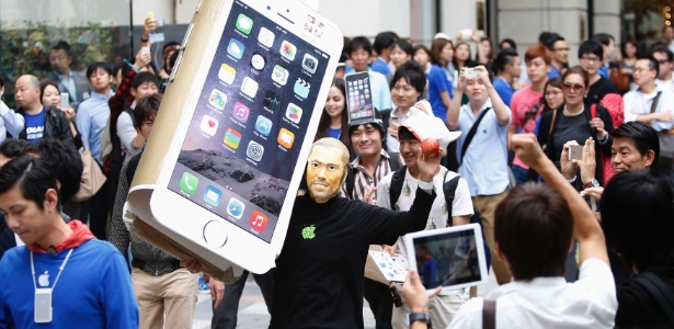 Reguladores investigam se a Apple forçou operadoras a venderem iPhones mais baratos - Yuya Shino/Reuters