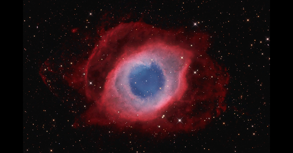 19.set.2014 - O segundo colocado da mesma categoria foi David Fitz-Henry, com a imagem do tiro da Nebulosa de Hélix; o concurso foi realizado realizada pelo Observatório Real de Greenwich, em Londres