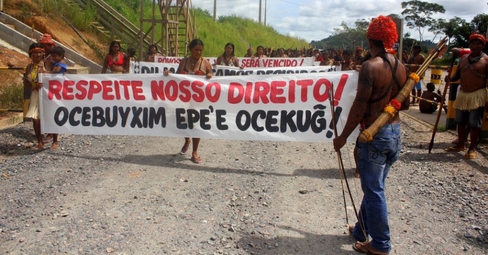 Protesto de povos indígenas contra projetos hidrelétricos; em 2013, manifestações se estenderam a Brasília