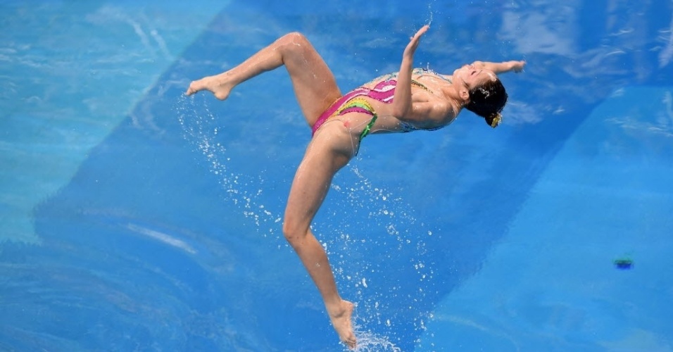 21.set.2014 - Nadadora norte-coreana compete no nado sincronizado durante os Jogos Asiáticos 2014, em Incheon, na Coreia do Sul, neste domingo (21)